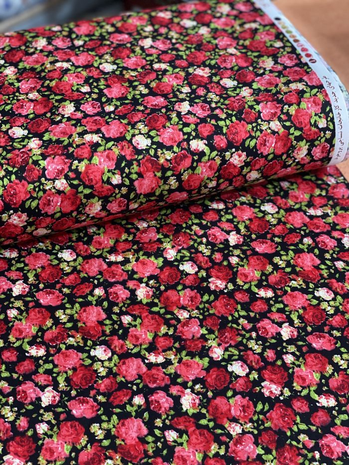 پارچه گلدار بروجرد پارچه کتان بروجرد پارچه گل ریز تمام پنبه پارچه گلدار زمینه مشکی